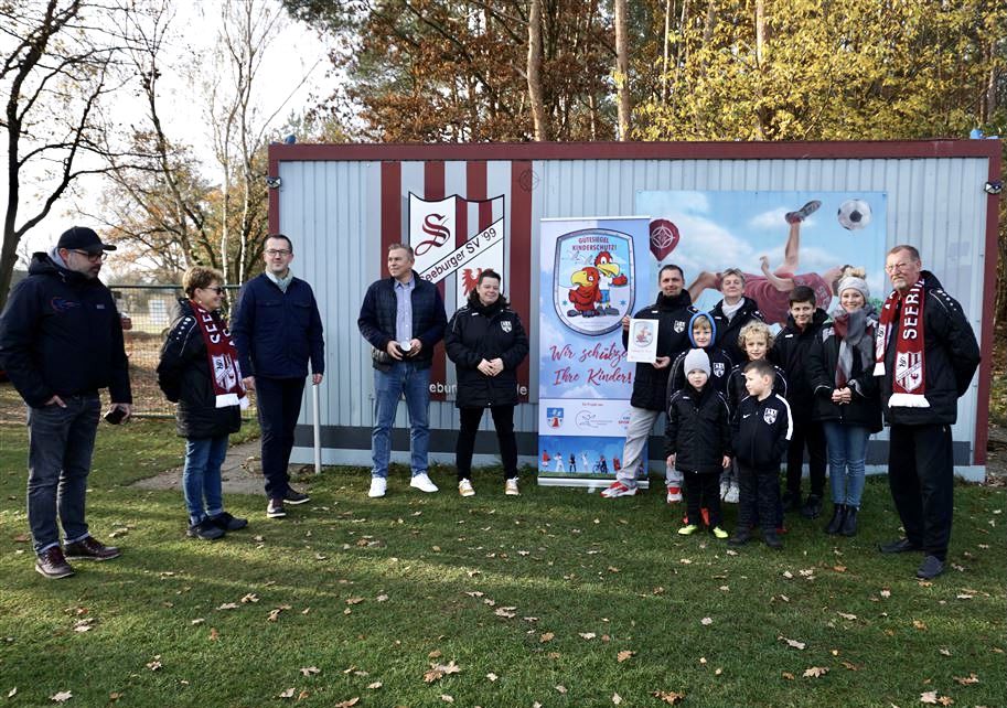 Übergabe des Gütesiegels am 13.11.2021 auf dem Sportplatz Seeburg